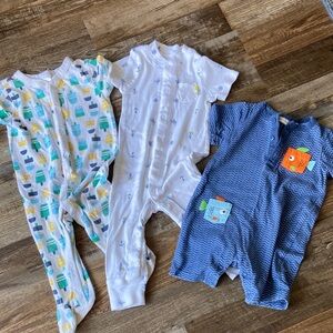 Bundle of 3 one piece rompers/sleeper size 6-9 months